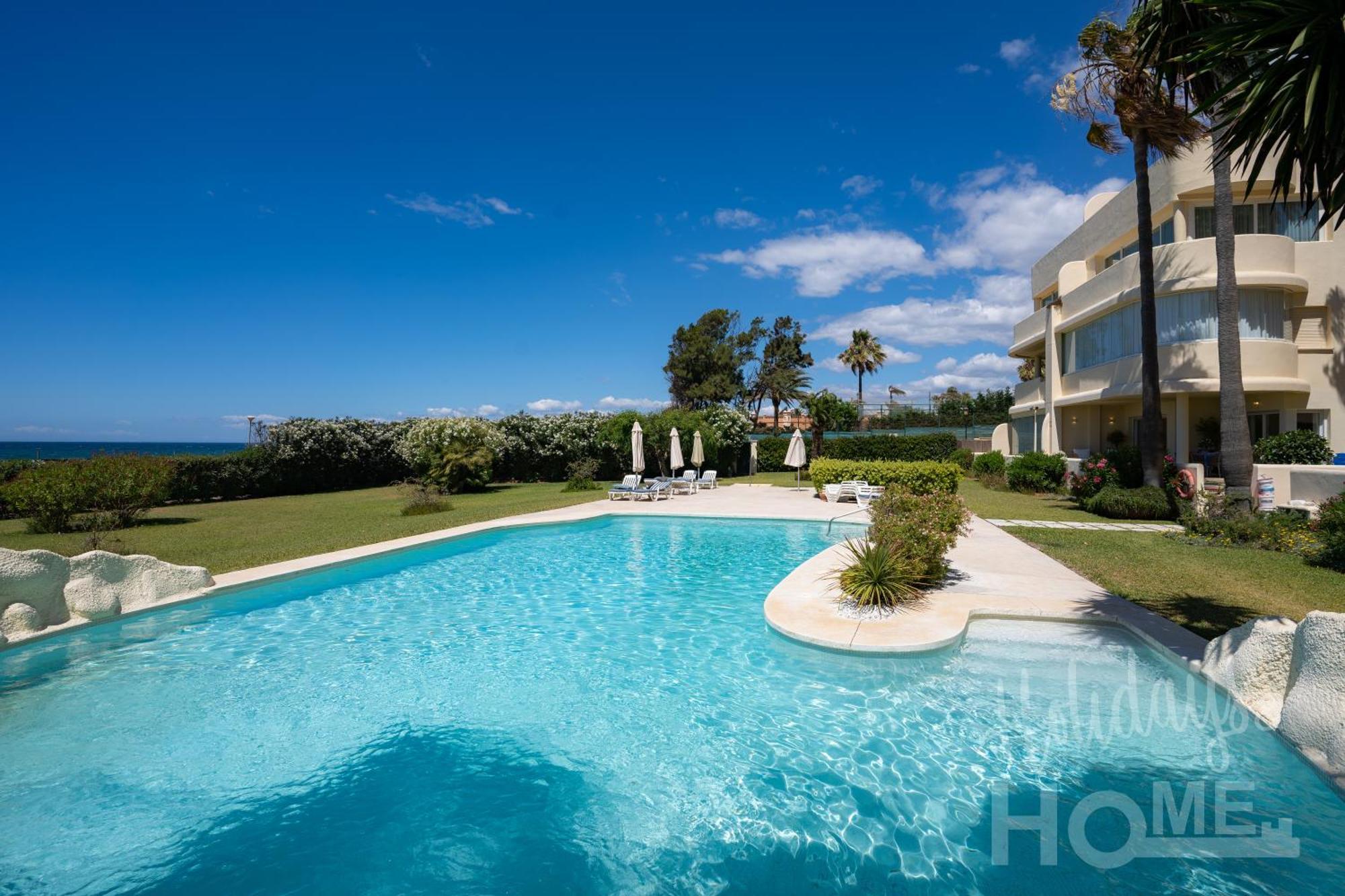 Lägenhet Neptuno Ii Beachfront Elviria,sea Views,lovely Terrace And Pool Marbella