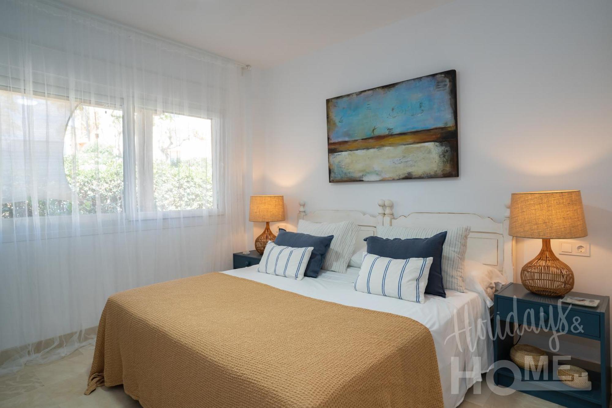 Neptuno Ii Beachfront Elviria,sea Views,lovely Terrace And Pool Lägenhet *